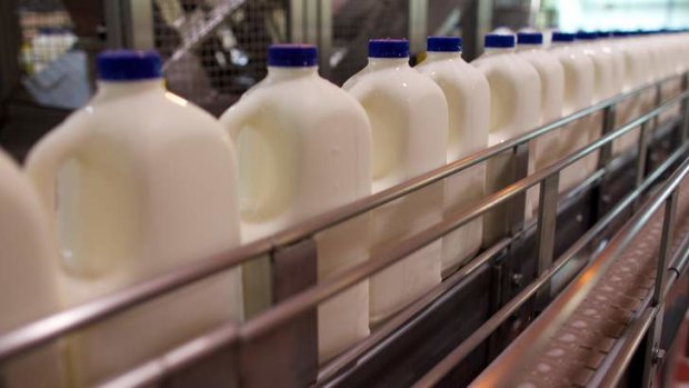 Woolworths are set to buy their milk directly from dairy farmers.