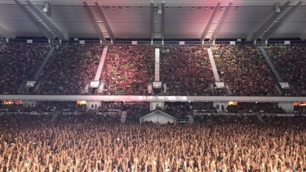 Ed Sheeran's shot of the Perth crowd has been like more than 200,000 times on his Instagram. 