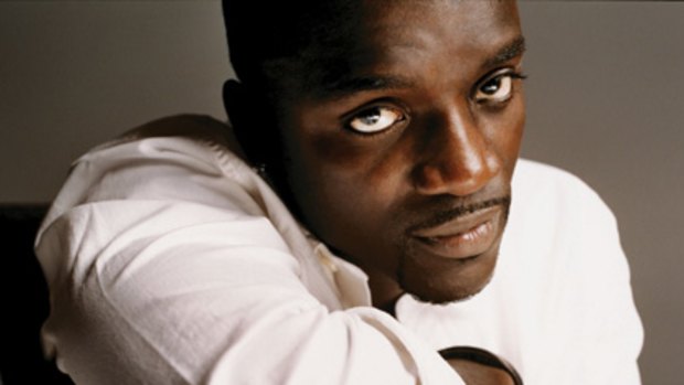 Akon told the rowdy crowd he would not let anyone 'f--k up' his Australian tour.