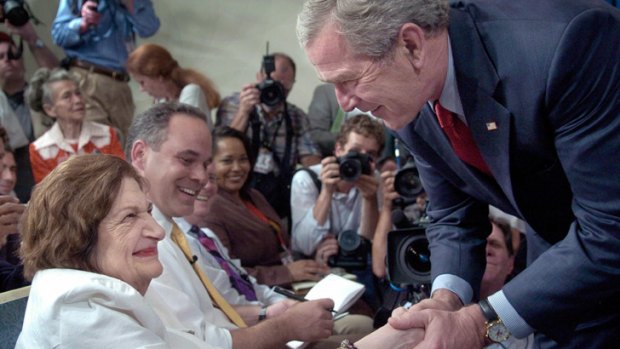 Thomas with then-US President George W. Bush in August 2006. After Thomas described Bush to another reporter in 2003 as 'the worst president in American history', Bush did not call on her at news conferences for the next three years.