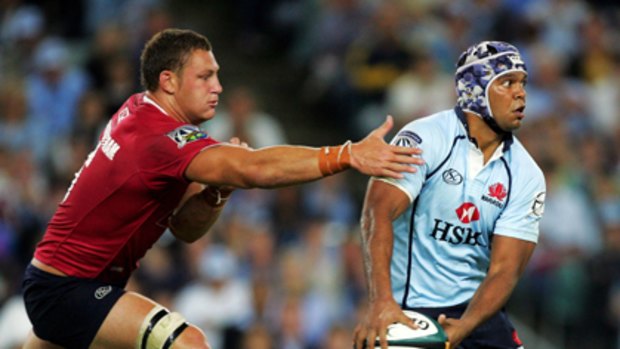 Kurtley Beale in action against the Qld Reds' Hugh McMeniman.