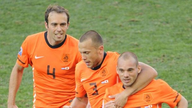 Netherlands' midfielder Wesley Sneijder (r) celebrates with teammates after scoring against Japan.