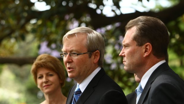 Bail-out...Kevin Rudd with Bernie Banton's widow Karen, and Nathan Rees yesterday