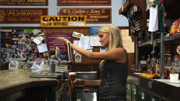 Hotel Coolgardie follows two female Finnish backpackers in an outback mining town.