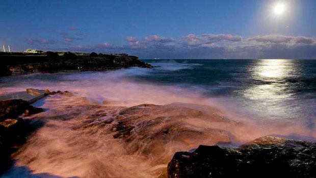 A full moon rises over Clovelly. An El Nino weather pattern reduces rain over eastern Australia.