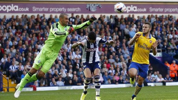 West Bromwich Albion's goalkeeper Boaz Myhill punches ball away.