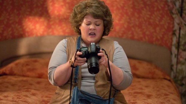 Melissa McCarthy stars as a quick-thinking but self-effacing CIA analyst in <i>Spy</i>.