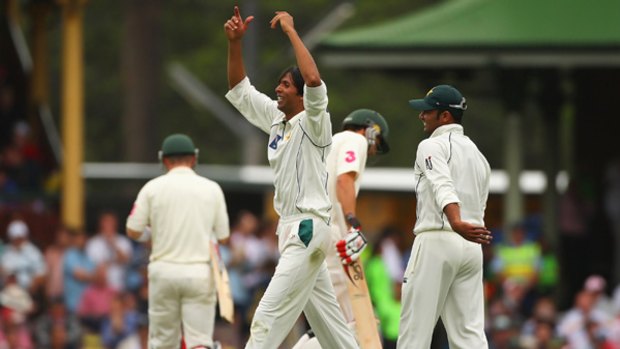 Celebration ... Pakistan's Mohammad Asif after taking Brad Haddin's wicket at the SCG yesterday.