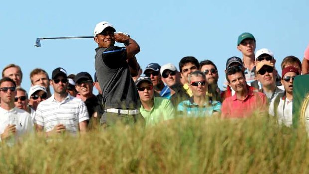 Tiger Woods will seek his first major triumph since 2008 when his paired with Scott in the final round.