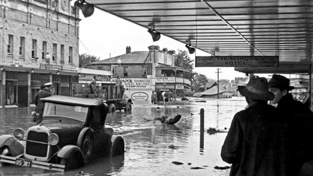 Disaster ... High Street, Maitland, in 1955.