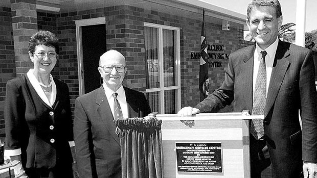Bill Clegg at the ceremony to name the SES and Rural Fire Service building in his honour, with former Mayor Gae Swain, (left) and former Deputy Prime Minister John Anderson.