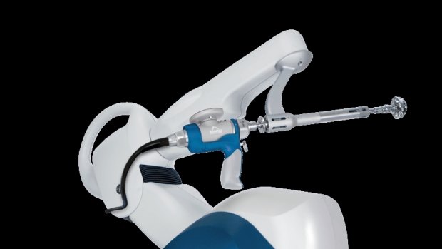 The Stryker Mako advanced robotic arm that helps with the surgery.