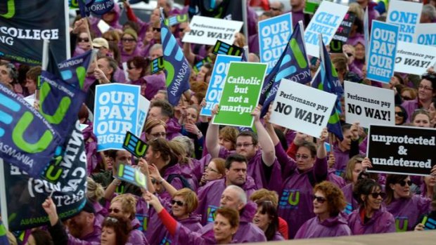 Thousands of Victorian teachers took their  dissatisfaction with the state government to the steps of Parliament.
