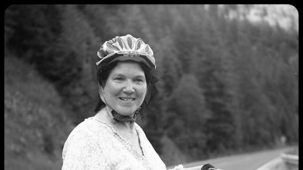 Joanna Abernerthy died after being hit by a car while cycling in the US 2014. 