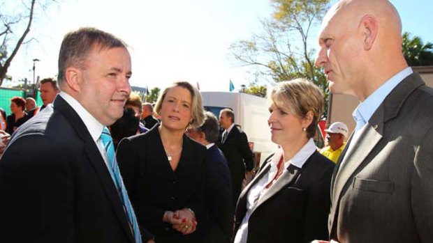 Federal minister Anthony Albanese, Premier of NSW Kristina Keneally, member for Sydney Tanya Plibersek and federal minister Peter Garrett. <Picture: Simon Alekna</i>