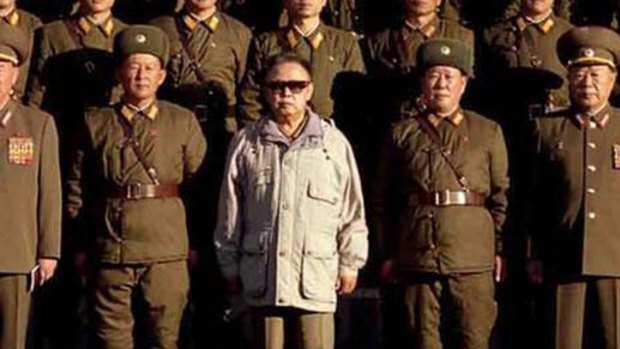 North Korean leader Kim Jong il poses with soldiers.