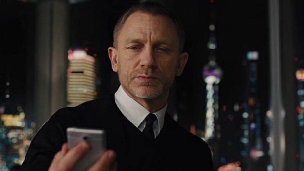Daniel Craig holding a phone in <i>Skyfall</i>.