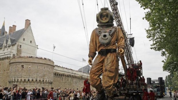 Huge puppets: Part of Royal De Luxe's <em>The Incredible and Phenomenal Journey of the Giants to the Street of Perth</em>.