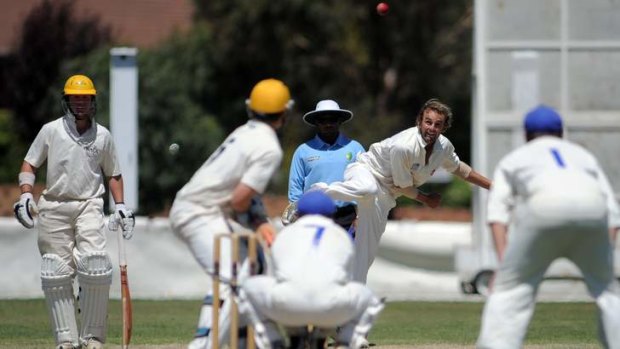 Comets bowler Nathan Lyon in action in 2010.