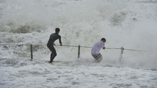 Facing danger, head on &#8230; teenagers brave the heavy surf at Collaroy Beach. The SES says people are putting their lives at risk.
