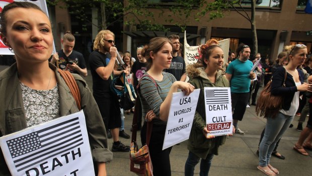 Anti-racism protesters staged a counter-rally in Martin Place on Sunday.