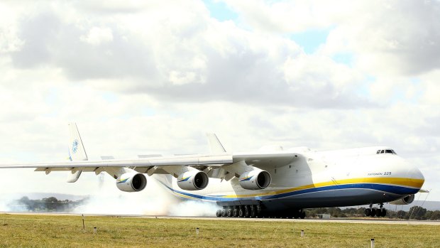 he Antonov AN-225 Mriya lands at Perth International airport.