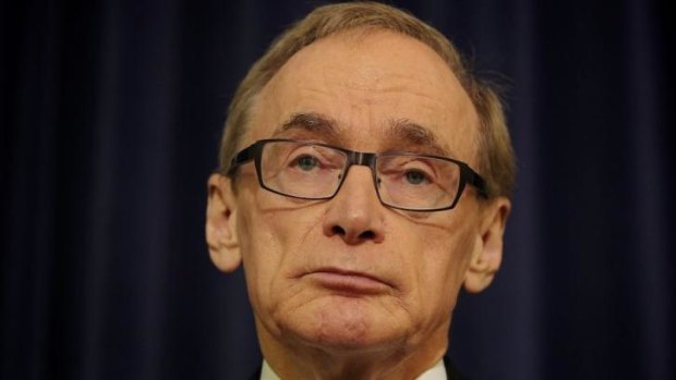 Bob Carr has defended his publishing of diaries from his stint as foreign minister in the Gillard/Rudd governments. 