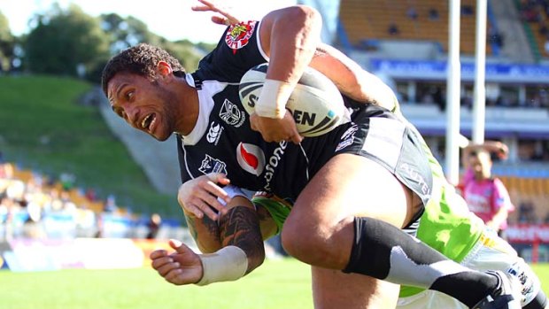 Manu Vatuvei of the Warriors breaks through the Canberra defence for a try.