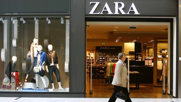 Spanish-owned clothing chain Zara plans to open a second store in Australia even though the Australian retail industry is suffering.