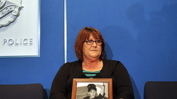 Prue's mother Jennifer Bird clutches a picture of her daughter at a police press conference in 2008.