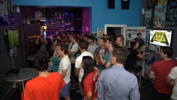 Melbourne's Mana Bar back in happiest days, crowded with gamers. (Photo: Gamespot AU)