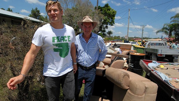 Ipswich Mayor Paul Pisasale inspects flood-hit neighbourhoods with Australian cricketer Shane Watson.