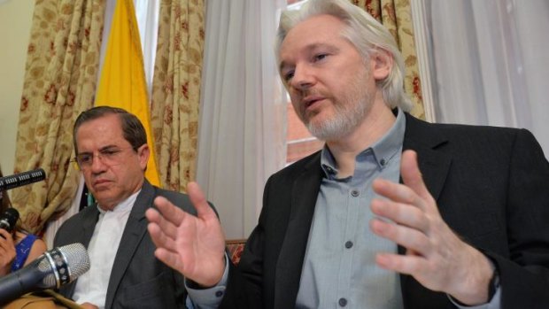 Julian Assange (right) and Ecuadorian Foreign Minister Ricardo Patino address media at the Ecuadorian embassy.
