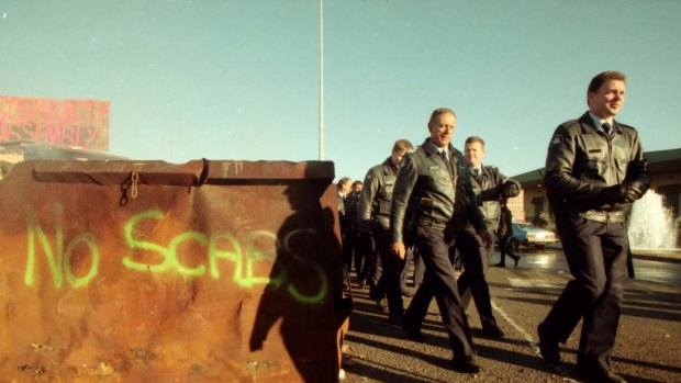 Police arrive at Swanson Dock, Melbourne. They pass graffiti which reads "No Scabs". April 18, 1998. 