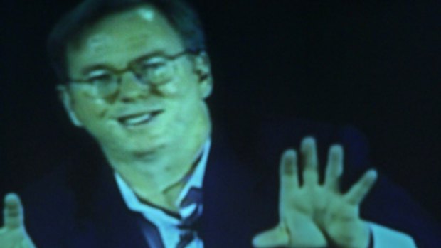 Google CEO Eric Schmidt has announced that he is resigning from the Apple board.