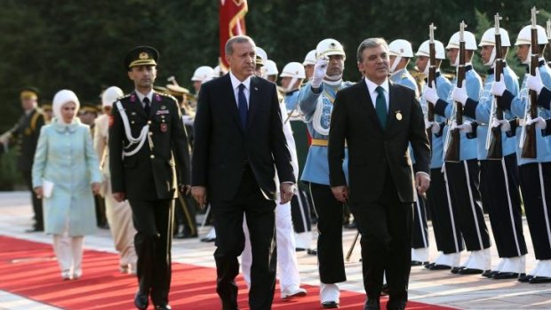 Turkey's new President Tayyip Erdogan (left) and outgoing President Abdullah Gul (right) attend a handover ceremony at the Presidential Palace of Cankaya in Ankara.