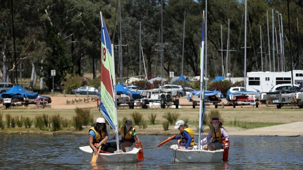 News.  Hot Weather, Kids enjoying the warm weather on the water at Lake Burley Griffin at the Canberra Yacht Club during the School Holiday Sailing School Tackers Program.  from left,  Aneesa Saadat 11 of Forde, Poppy Smith 8 of Griffith, Ingrid Shelton Agar 9 of Ainslie and Kalea Ford 9 of Bruce on the water. 14 December 2015.  Canberra Times photo by Jeffrey Chan.