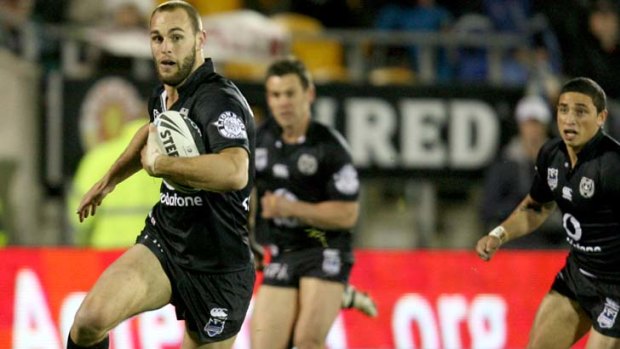 Warriors second-rower Simon Mannering in open territory.