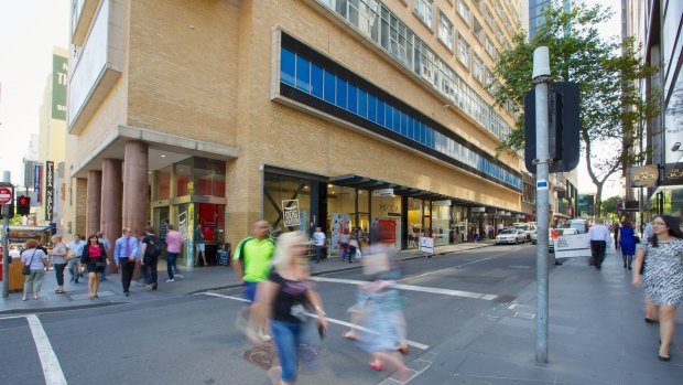 A 50 sqm store at 146 Little Collins St has leased to shoe retailer BeautiFeel for $1900 per sq m gross plus GST, in a deal brokered off-market by CBRE's Zelman Ainsworth, Samantha Hunt and Tan Thach.