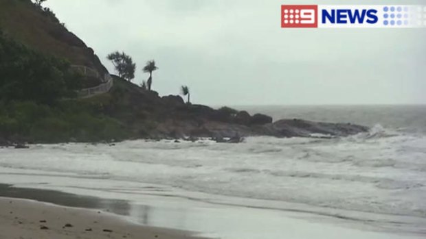 Channel Nine footage of Port Douglas as it prepares for Cyclone Ita.