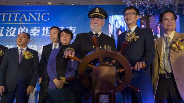 Bernard Hill (third from the right), who played captain Edward Smith in the 1997 Titanic movie, poses with Su Shaojun, CEO of Seven-Star Energy Investment Group (SSEG), in Hong Kong at the announcement of the Titanic theme park.