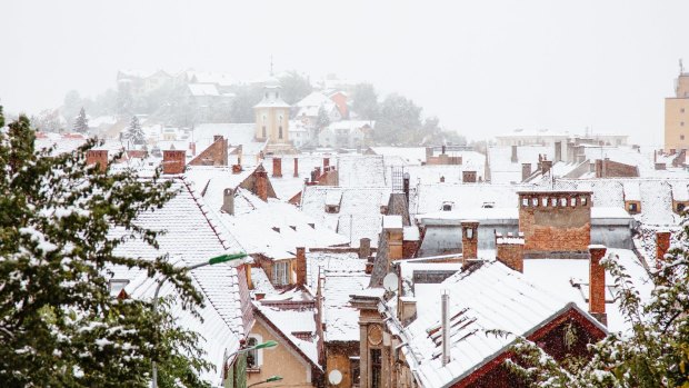 Winter snow blankets 15th-century town of Brașov.