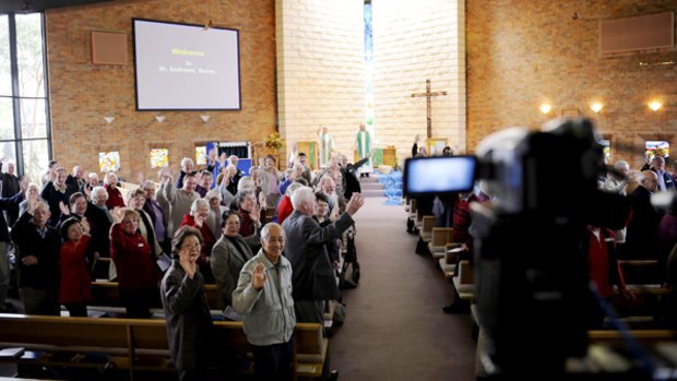 The Glen Waverley congregation waves to the Beeac parishioners.