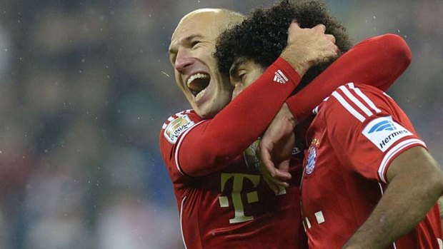 Bayern Munich's Dutch midfielder Arjen Robben and Bayern Munich's Brazilian defender Dante celebrate.