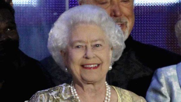 Royal patent... The Queen with one of her Launer handbags.