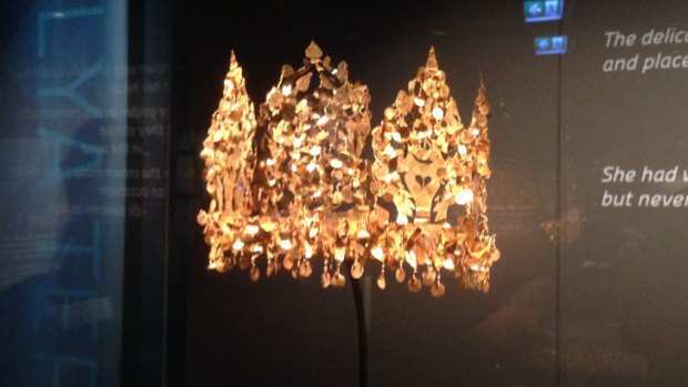 A gold crown on display at the WA Museum.
