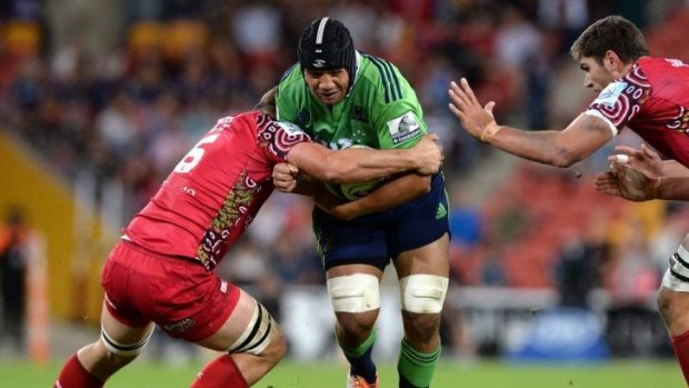 Nasi Manu of the Highlanders takes on the Reds defence.