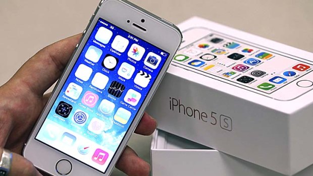 iPhone 5s: Some units are suffering from poor battery life, Apple says.