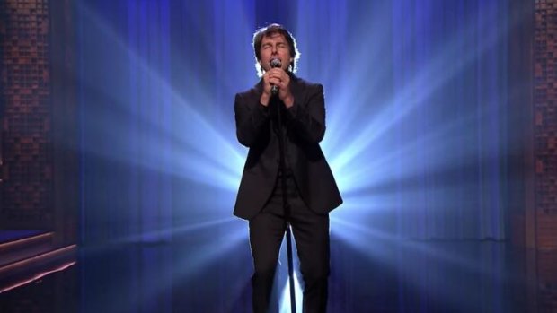 Tom Cruise performs <i>I Can't Feel My Face</i> on Jimmy Fallon's <i>Tonight Show</i>.