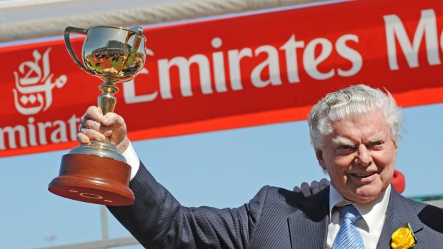 Bart Cummings with the Melbourne Cup after Viewed's win in 2008.